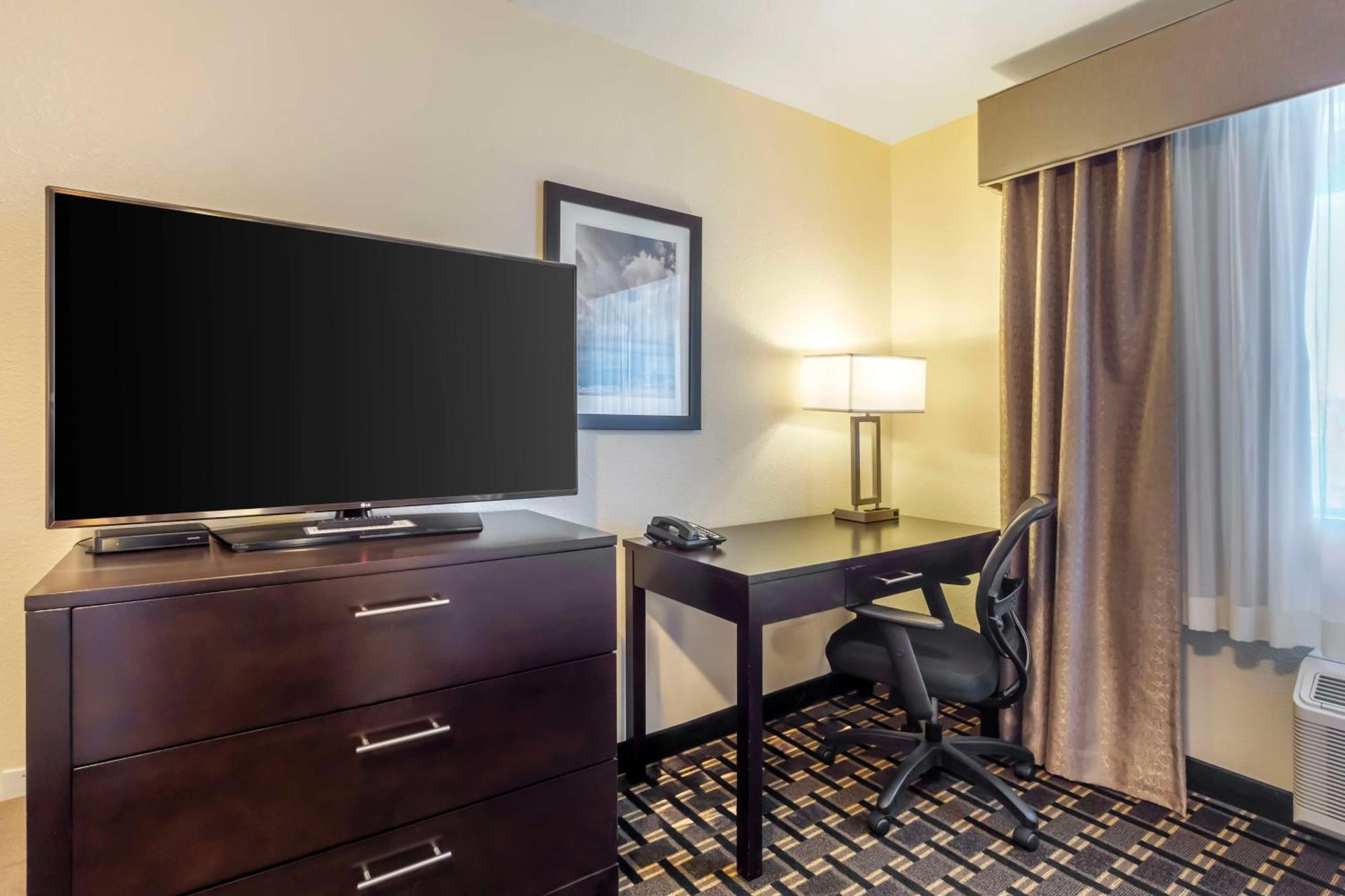 Best Western Plus Edmonds Harbor Inn Eksteriør billede