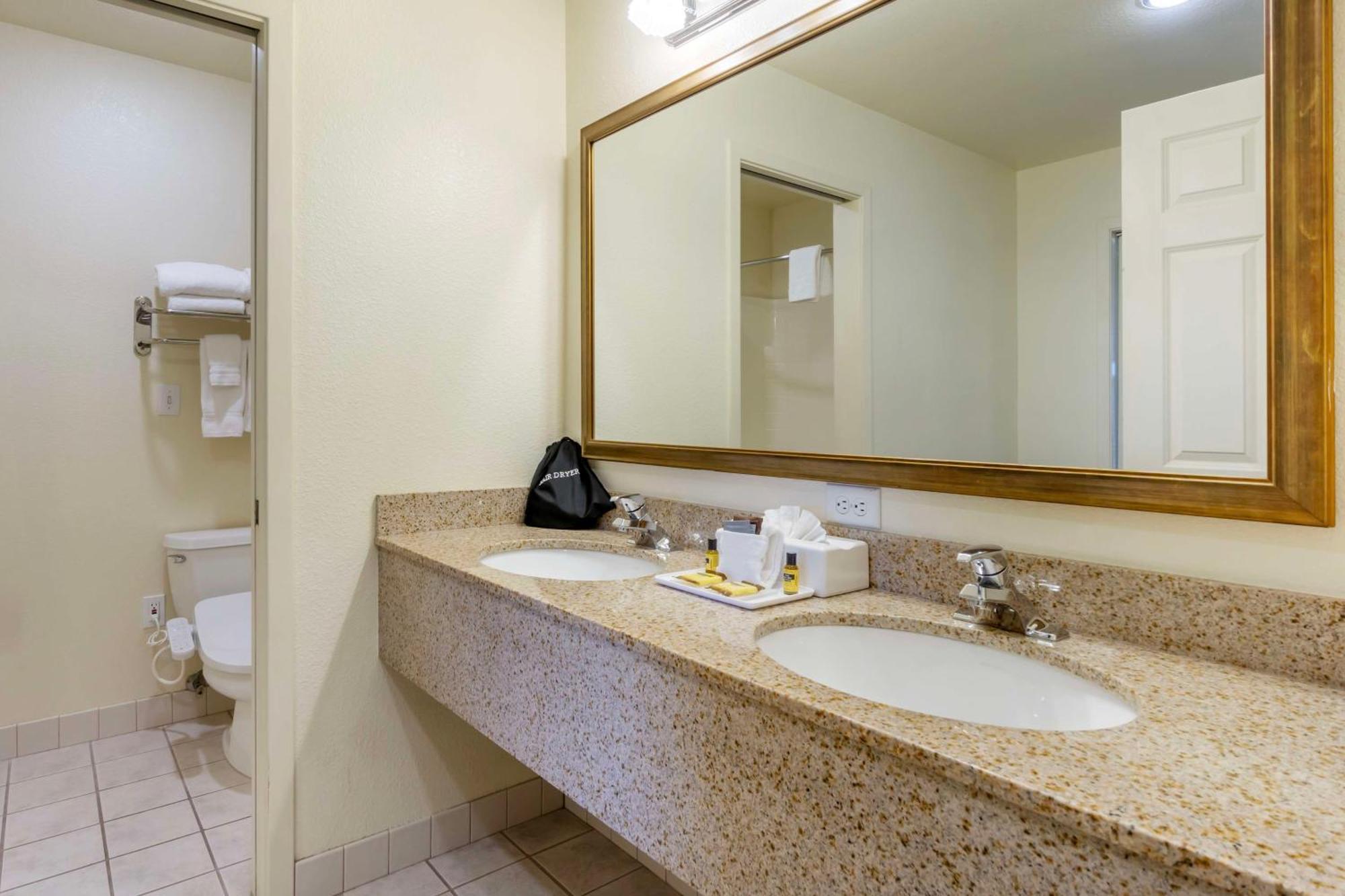 Best Western Plus Edmonds Harbor Inn Eksteriør billede