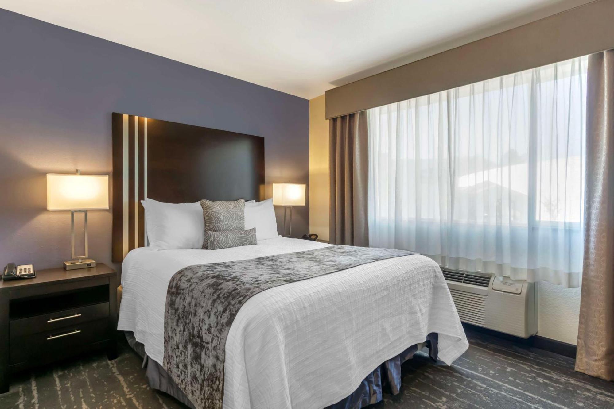 Best Western Plus Edmonds Harbor Inn Eksteriør billede