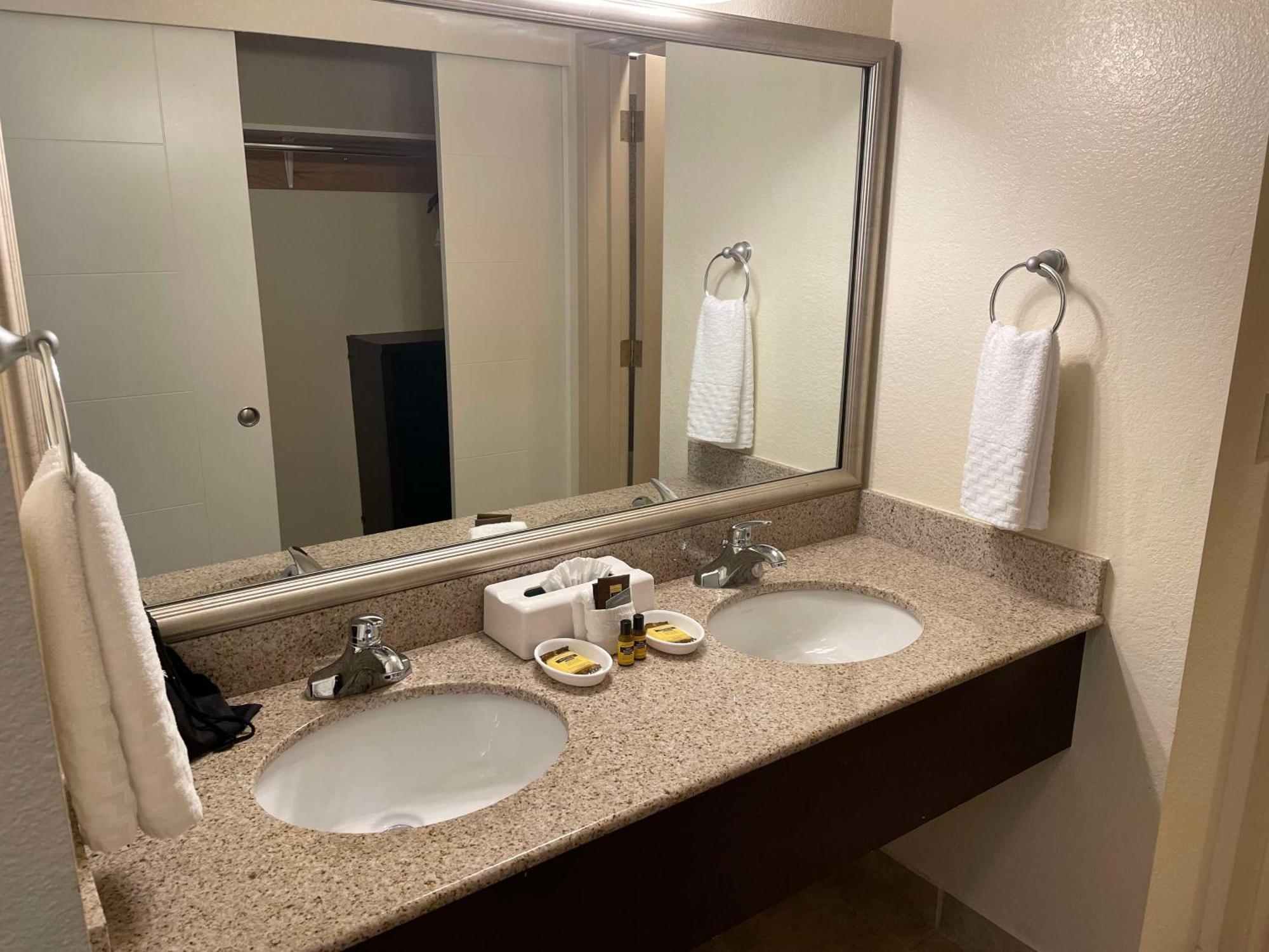 Best Western Plus Edmonds Harbor Inn Eksteriør billede